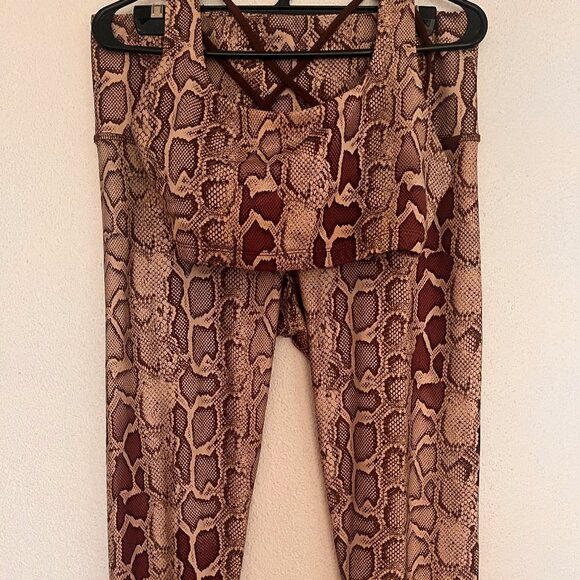 Snakeskin yoga pant & bra set - Picture 6 of 10